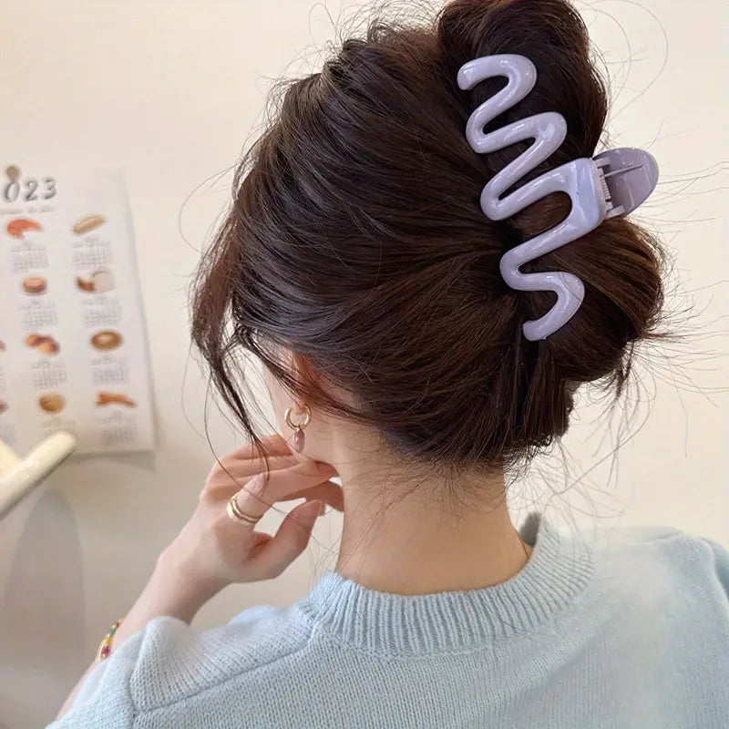 Sweet Wavy Claw Hair Clip