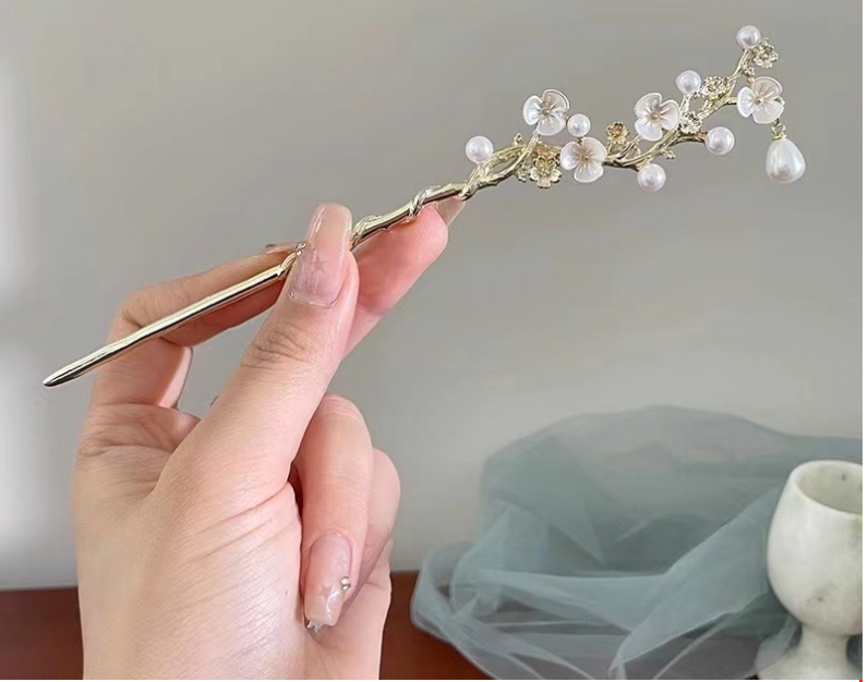 White Blossom Hanfu Hair Pins